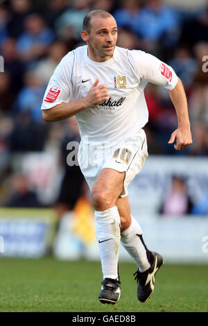 Fußball - Coca-Cola Football League Two - Wycombe Wanderers / Milton Keynes Dons - Adams Park. Colin Cameron, Milton Keynes Dons Stockfoto