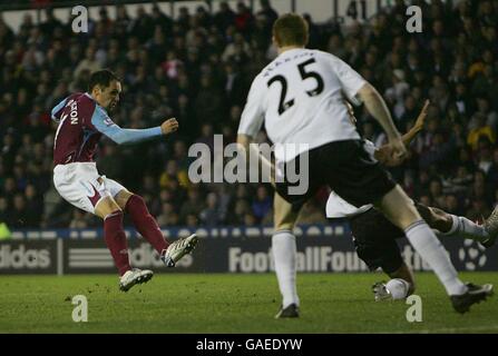 Fußball - Barclays Premier League - Derby County / West Ham United - Pride Park. Matthew Etherington von West Ham United erzielt das zweite Tor des Spiels Stockfoto