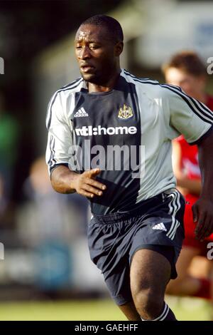 Fußball - freundlich - De Tubanters Enschede / Newcastle United. Lomana LuaLua, Newcastle United Stockfoto