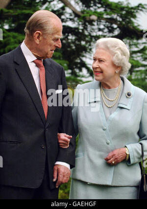 Queen Elizabeth II und der Herzog von Edinburgh im Broadlands früh dieses Jahr. Stockfoto