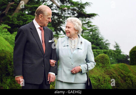 Queen Elizabeth II und der Herzog von Edinburgh im Broadlands früh dieses Jahr. Stockfoto