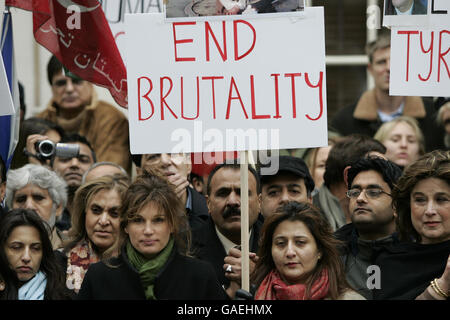 Jemima Khan schließt sich Pakistan protest Stockfoto