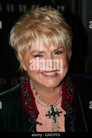 Gloria Hunniford kommt für die Variety Club Showbiz Awards 2007 Im London Hilton an der Park Lane im Zentrum von London Stockfoto