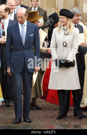 Lady Helen Windsor und ihr Vater, der Herzog von Kent, verlassen Westminster Abbey, London, nach einem Festgottesdienst anlässlich des diamantenen Hochzeitstages von Königin Elizabeth II. Und dem Herzog von Edinburgh. Stockfoto