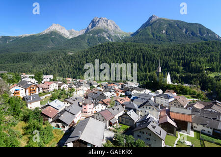 Scuol (Schuls) Ansicht von Scuol (Schuls), das Inntal und das Piz Lischana Schweiz Graubünden, Graubünden Unterengadin, senken Stockfoto