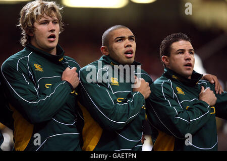 Vor dem Spiel stehen die Südafrikaner Francois Steyn (links), Bryan Habana (Mitte) und Andre Pretorius an. Stockfoto