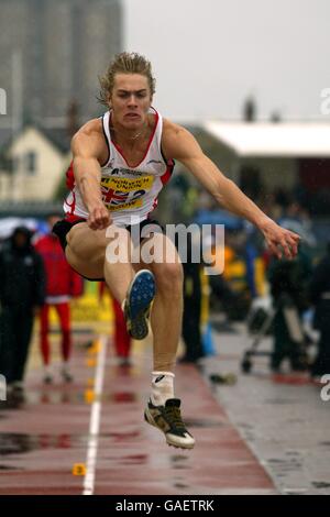 Leichtathletik - Norwich Union Challenge - Großbritannien - Russland - USA - Weitsprung der Männer. Der britische Christopher Tomlinson in Aktion Stockfoto