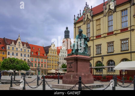 Breslau Aleksander-Fredro-Denkmal - Wroclaw, das Aleksander Fredro-Denkmal am Hauptplatz Stockfoto