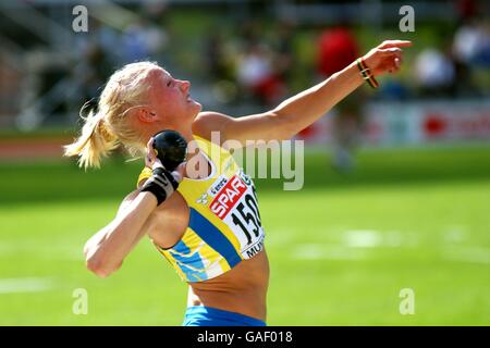 Leichtathletik - Leichtathletik-Europameisterschaften - München 2002 - Heptathlon der Frauen - Shot Put. Die schwedische Carolina Kluft Stockfoto