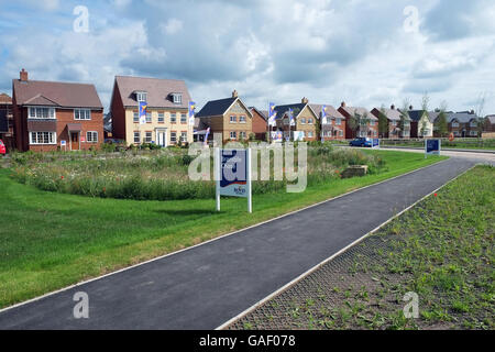 Bovis Homes Wohnsiedlung 'Bramble Chase' in Honeybourne, in der Nähe von Evesham, Worcestershire, England, Großbritannien Stockfoto