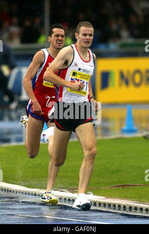 Leichtathletik – Norwich Union Challenge – Großbritannien – Russland – USA – 1500 m der Männer. Der britische Michael East ist führend Stockfoto