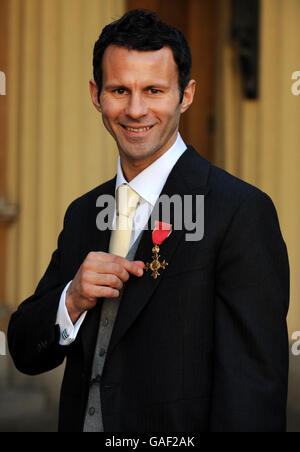 Königliche Investitur am Buckingham Palace Stockfoto