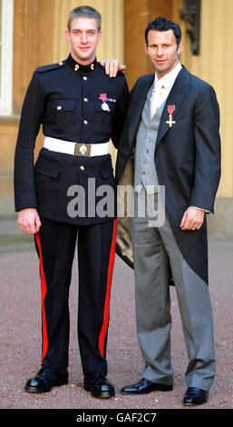 Königliche Investitur am Buckingham Palace Stockfoto