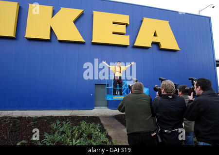 IKEA Store Manager Paul Reid im neuen IKEA Store in Belfast, Nordirland. Stockfoto