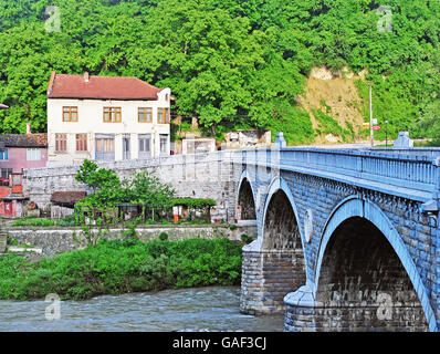 Alte Brücke in der Stadt Veliko Tarnovo, Bulgarien Stockfoto