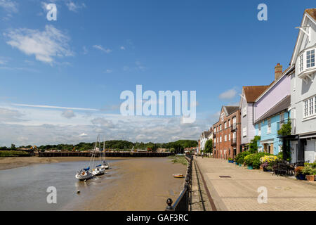 Malerische maritime Stimmung im Wivenhoes Waterfront am Fluss Colne, südöstlich von Colchester, Essex, England, Vereinigtes Königreich. Stockfoto