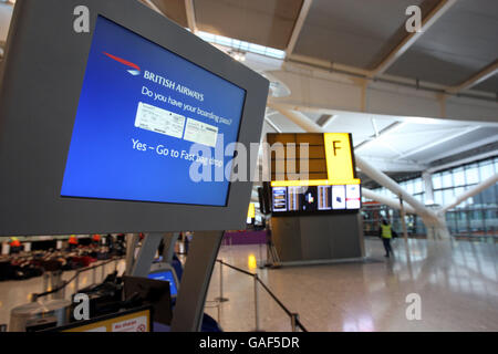 Generisches Bild des Britsih Airways Check-in im neuen Terminal 5 am Flughafen Heathrow vor seiner Eröffnung im März 2008. PRESSEVERBAND Foto.Bildtermin: Montag, 17. Dezember 2007. Bildnachweis sollte lauten: Steve Parsons/PA Wire Stockfoto