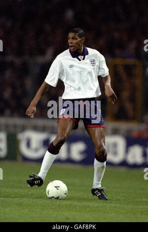 Fußball - WM-Qualifikation - Gruppe zwei - England / San Marino - Wembley Stadium. CARLTON PALMER, ENGLAND Stockfoto