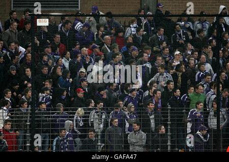 Fußball - UEFA Cup - Gruppe G - Anderlecht gegen Tottenham Hotspur - Constant Vanden Stockstadion. Anderlecht Fans Stockfoto