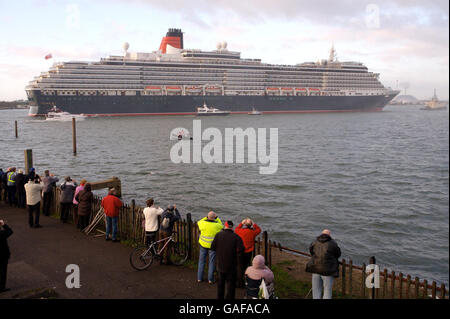 Das neue Kreuzfahrtschiff Cunard die Queen Victoria kommt in Southampton Docks an, nachdem sie in Venedig, Italien gebaut wurde. Stockfoto