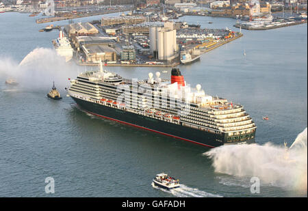 Das neue Kreuzfahrtschiff Cunard die Queen Victoria kommt in Southampton Docks an, nachdem sie in Venedig, Italien gebaut wurde. Stockfoto