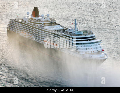 Das neue Kreuzfahrtschiff Cunard die Queen Victoria kommt in Southampton Docks an, nachdem sie in Venedig, Italien gebaut wurde. Stockfoto