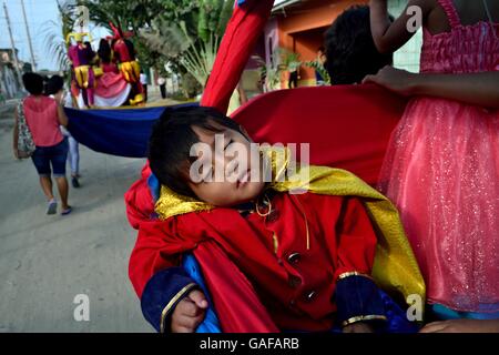 Motokar - Festival am Tag von San Pedro in PUERTO PIZARRO. Abteilung von Tumbes. Peru Stockfoto