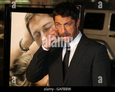 Gerard Butler kommt zur Premiere von P.S I Love You im Grauman's Chinese Theatre in Hollywood, Los Angeles. Stockfoto