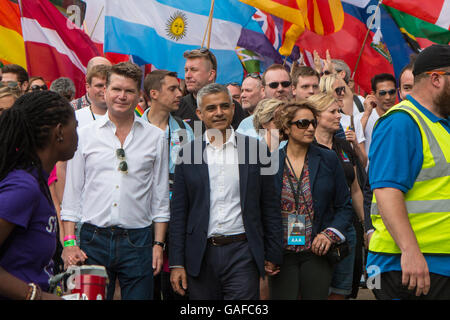 US-Botschafter, Sadiq Khan (Bürgermeister von London) und seine Frau bei Pride in London 2016 Stockfoto