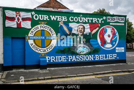 Norn Eisen Wandgemälde in Carnforth Street in East Belfast zu einem Nordirland für die Europameisterschaft 2016 Stockfoto