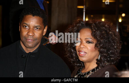 Denzel Washington und Oprah Winfrey kommen zur Premiere von The Great Debaters im Arclight Cinerama Dome in Hollywood, Los Angeles. Stockfoto