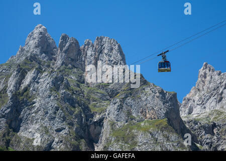 Spanien, Kantabrien, Picos de Europa, Fuente De Seilbahn Stockfoto