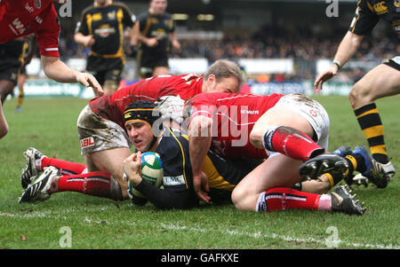 Rugby Union - Heineken Cup - Pool 5 - London Wasps gegen Llanelli Scarletts - Adams Park. Rob Hoadley von Wasps versucht es beim Heineken Cup-Spiel im Adams Park, High Wycombe. Stockfoto