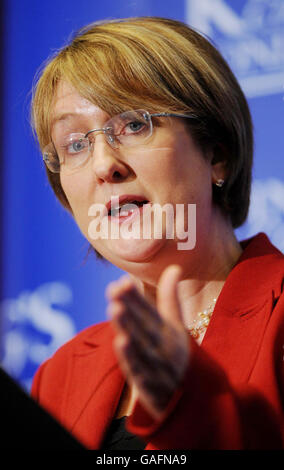 Innenministerin Jacqui Smith spricht während einer Rede vor dem International Centre for the Study of Radicalisation and Political Violence (ICRS) in London, wo sie Vorschläge ankündigte, um auf islamischen extremistischen Websites einzugreifen. Stockfoto