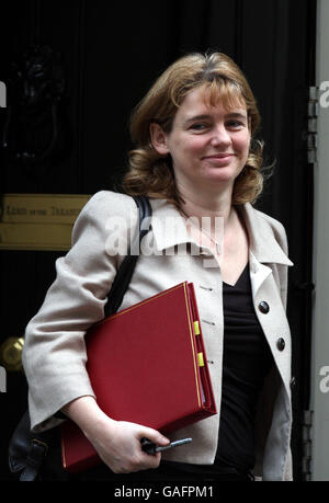 Verkehrsministerin Ruth Kelly verlässt die Downing Street 10, London, nach einer Kabinettssitzung heute Morgen. Stockfoto