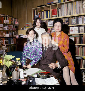 Literatur: Cecil Day-Lewis und Familie Stockfoto