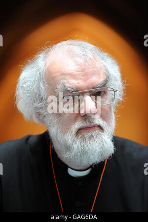 Der Erzbischof von Canturbury Dr. Rowan Williams bei einer Pressekonferenz zur Eröffnung der Lambeth-Konferenz 2008 und der Ehegatten-Konferenz, an der anglikanische Bischöfe und ihre Frauen aus der ganzen Welt im Lambeth Palace teilnahmen. Stockfoto