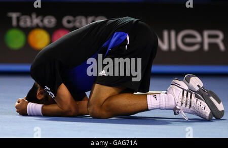 Tennis - Australian Open 2008 - Tag 12 - Melbourne & Olympic Parks. Novak Djokovic feiert während seines Halbfinalmatches gegen Roger Federer am 12. Tag der Australian Open Stockfoto