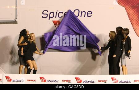 Die Spice Girls enthüllen den neuen Namen Spice One eines Virgin Atlantic Jet im Flight Path Museum am Flughafen Los Angeles, Los Angeles. Stockfoto