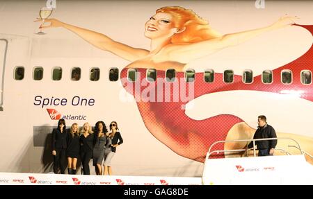 Die Spice Girls enthüllen den neuen Namen Spice One eines Virgin Atlantic Jet im Flight Path Museum am Flughafen Los Angeles, Los Angeles. Stockfoto