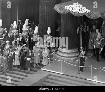 Royalty - Festival of Britain Eröffnungsfeier - London Stockfoto