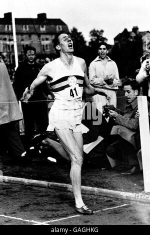 Leichtathletik - Universität Oxford V AAA - ersten vier Minuten Meile - Iffley Road Track, Oxford Stockfoto