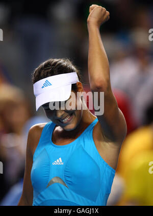 Tennis - Australian Open 2008 - Tag 6 - Melbourne & Olympic Parks. Ana Ivanovic feiert den Spielpunkt während ihres Spiels gegen Katarina Srebotnik am sechsten Tag der Australian Open Stockfoto