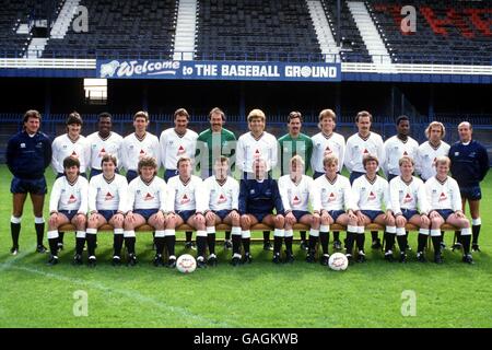 Derby County Teamgruppe: (Hintere Reihe, l-r) Assistant Manager Roy McFarland, Ross McLaren, Floyd Streete, Steve Biggins, Richard Pratley, Mark Wallington, Rob Hindmarch, Eric Steele, Andy Garner, Trevor Christie, Charlie Palmer, Steve Powell, Physio Gordon Guthrie (vordere Reihe, l-r) Neil Bailey, Gerison Williams, Mickey Lewis, Bobby, Steve Buckley, Davaint Manager Arthur Cox, Steve McClaren, Paul Blades, Gary Micklewhite, Jeff Chandler, Graham Harbey Stockfoto