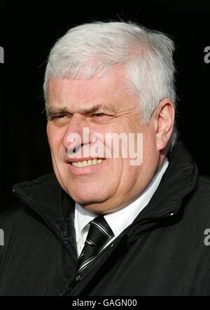 Fußball - FA Cup - Dritte Runde - Chasetown / Cardiff City - The Scholars Ground. Peter Ridsdale, Vorsitzender Von Cardiff City Stockfoto