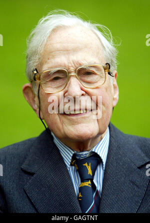 Datei-Image, datiert 12-10-2004. RAF-Veteran, Squadron Leader Jimmy James, der am Ausbruch des Gefangenenlagers im Zweiten Weltkrieg teilnahm, der im Film The Great Escape verewigt wurde. Stockfoto