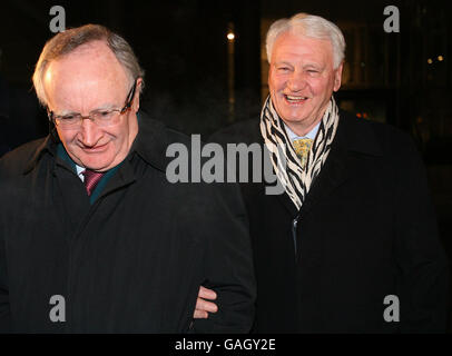 Fußball - Barclays Premier League - Newcastle United / Bolton Wanderers - St James Park. Bobby Robson kommt im St. James Park, Newcastle an. Stockfoto