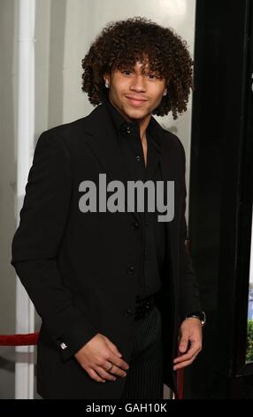 Corbin Bleu kommt bei der Premiere von Over her Dead Body im Arclight Theater in Los Angeles an. Stockfoto