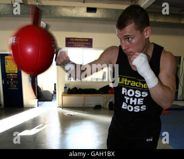 Boxen - Ross Minter Photocall - Ultra Chem/TKO Gym. Ross Minter trainiert während des Presseretings im Ultra Chem/TKO Gym in London. Stockfoto