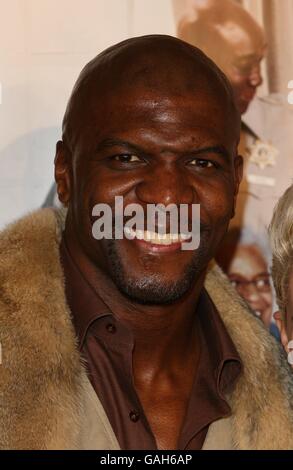 Terry Crews trifft bei der Premiere von Welcome Home Roscoe Jenkins im Grauman's Chinese Theatre in Los Angeles ein. Stockfoto